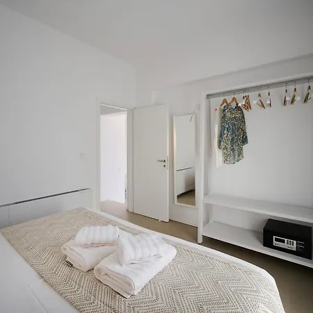 Kymo Luxury Paros Bed & Breakfast 4*